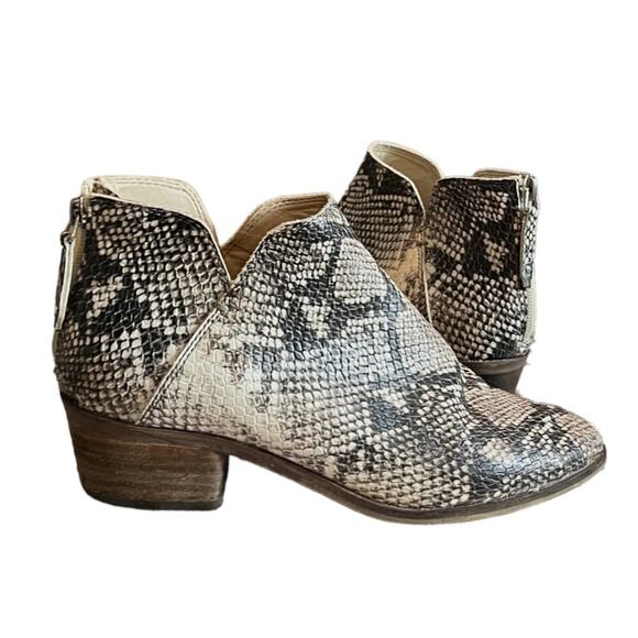 Dolce Vita Women’s Bootie Karsen Back Zip Faux Snakeskin Pointed Toe Size 8M - Picture 1 of 13